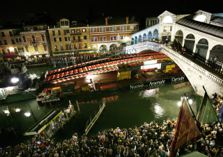 Cantieristica: Venezia, Quarto Ponte sul Canal Grande, di Santiago Calatrava, messa in opera