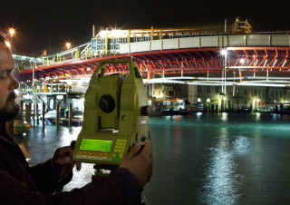 Cantieristica: Venezia, Quarto Ponte sul Canal Grande, di Santiago Calatrava, Collaudo